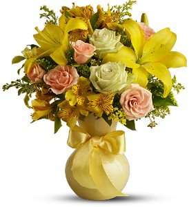 Teleflora's Sunny Smiles in Chicago Ridge�IL, James Saunoris & Sons