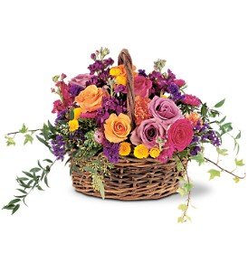 Garden Gathering Basket in Chicago Ridge�IL, James Saunoris & Sons