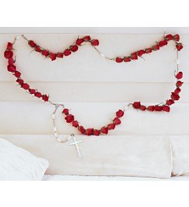 Rosary of Red Roses in Chicago Ridge�IL, James Saunoris & Sons