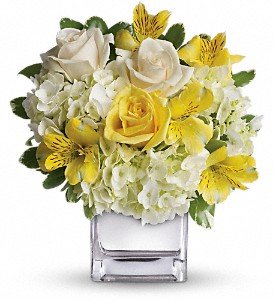 Teleflora's Sweetest Sunrise Bouquet in Chicago Ridge IL, James Saunoris & Sons