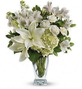 Teleflora's Purest Love Bouquet in Chicago Ridge IL, James Saunoris & Sons